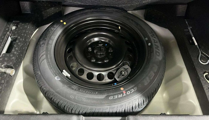 2023 Maruti BREZZA LXI SMART HYBRID, Petrol, Manual, 19,507 km, Spare Tyre