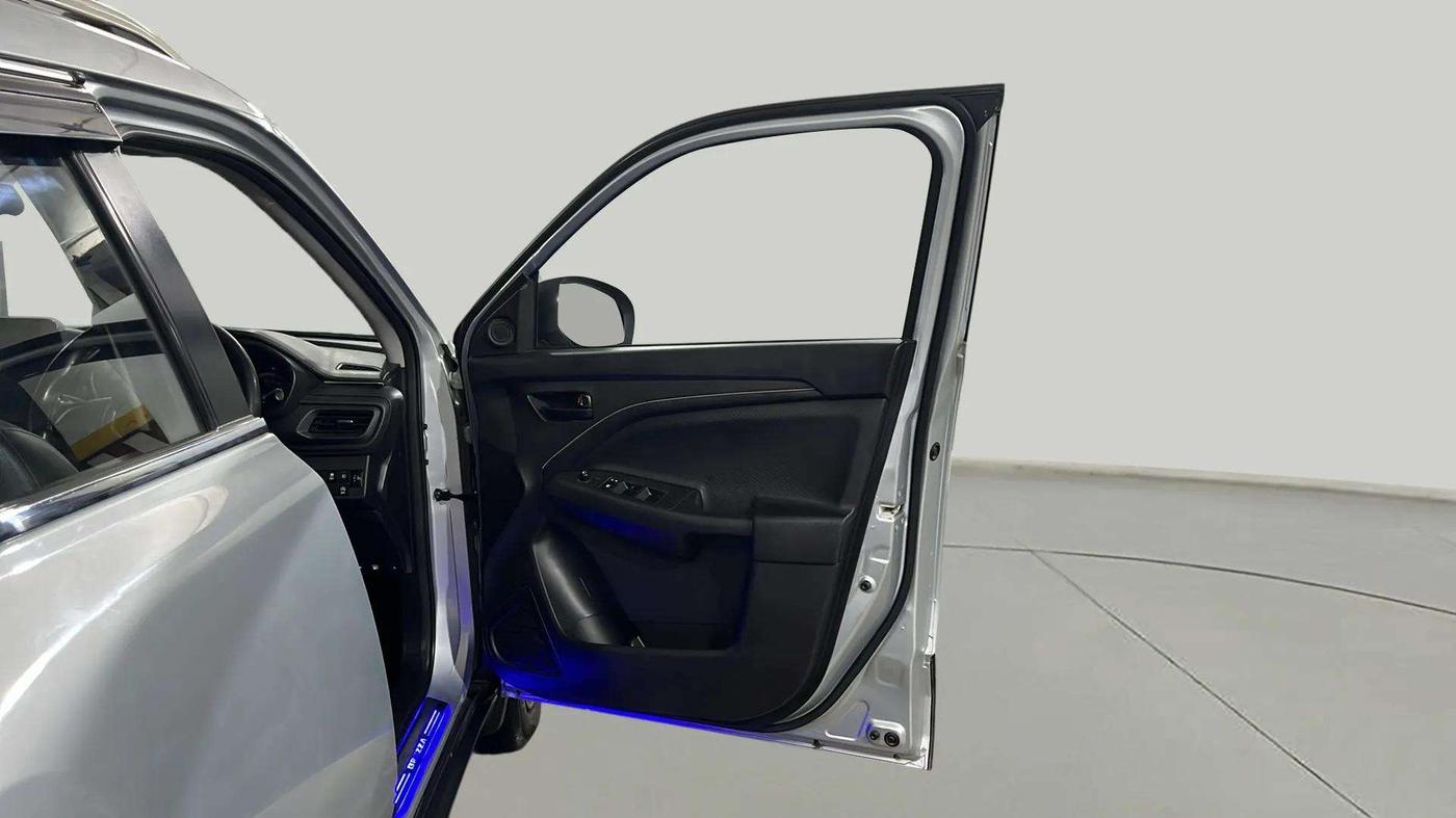 2023 Maruti BREZZA LXI SMART HYBRID, Petrol, Manual, 19,507 km, RHS Front Door