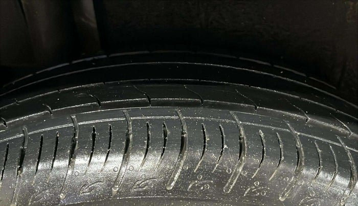 2023 Maruti BREZZA LXI SMART HYBRID, Petrol, Manual, 19,507 km, Right Rear Tyre Tread