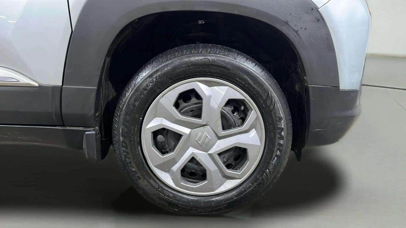 2023 Maruti BREZZA LXI SMART HYBRID, Petrol, Manual, 19,507 km, Right Front Wheel