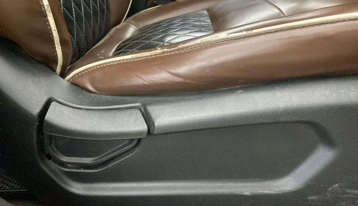 2019 Hyundai VENUE E 1.2, Petrol, Manual, 32,663 km, Driver Side Adjustment Panel