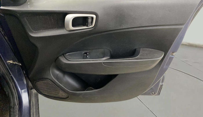 2019 Hyundai VENUE E 1.2, Petrol, Manual, 32,663 km, Driver Side Door Panels Control