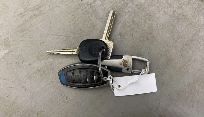 2019 Hyundai VENUE E 1.2, Petrol, Manual, 32,663 km, Key Close Up
