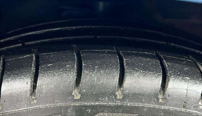 2014 Maruti Celerio VXI AMT, Petrol, Automatic, 58,718 km, Left Front Tyre Tread