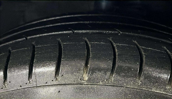 2014 Maruti Celerio VXI AMT, Petrol, Automatic, 58,718 km, Right Front Tyre Tread