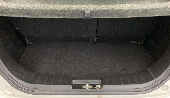 2014 Maruti Wagon R 1.0 VXI, Petrol, Manual, 17,345 km, Boot Inside