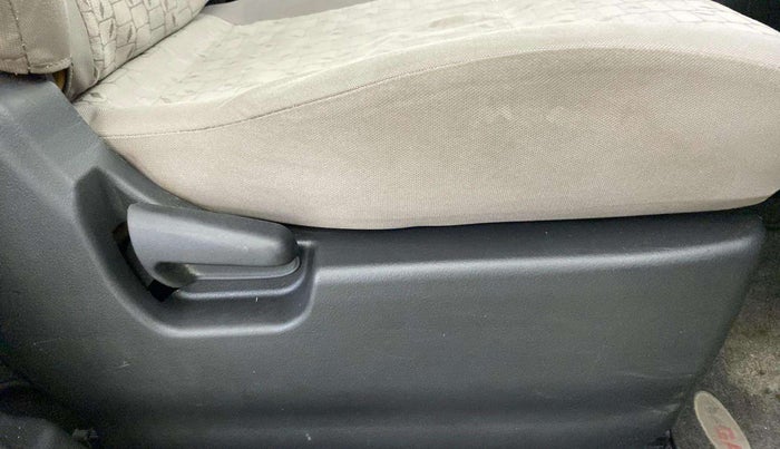 2014 Maruti Wagon R 1.0 VXI, Petrol, Manual, 17,345 km, Driver Side Adjustment Panel