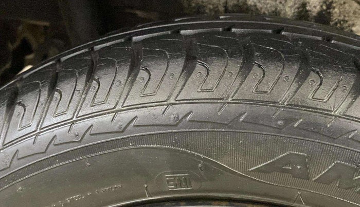 2014 Maruti Wagon R 1.0 VXI, Petrol, Manual, 17,345 km, Right Rear Tyre Tread