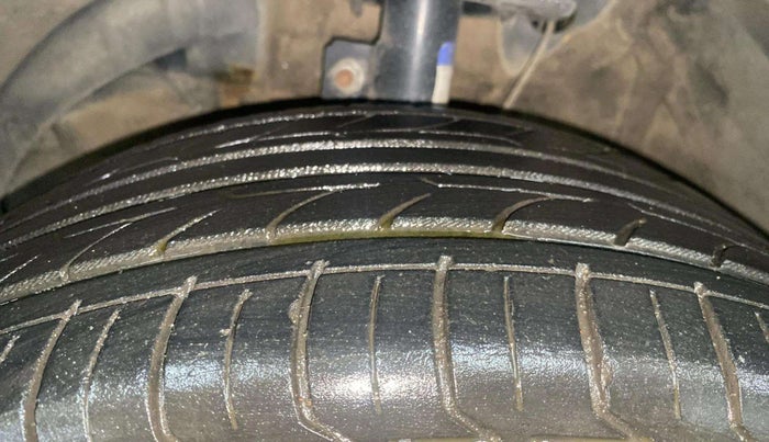2017 Maruti Baleno DELTA PETROL 1.2, Petrol, Manual, 76,899 km, Left Front Tyre Tread