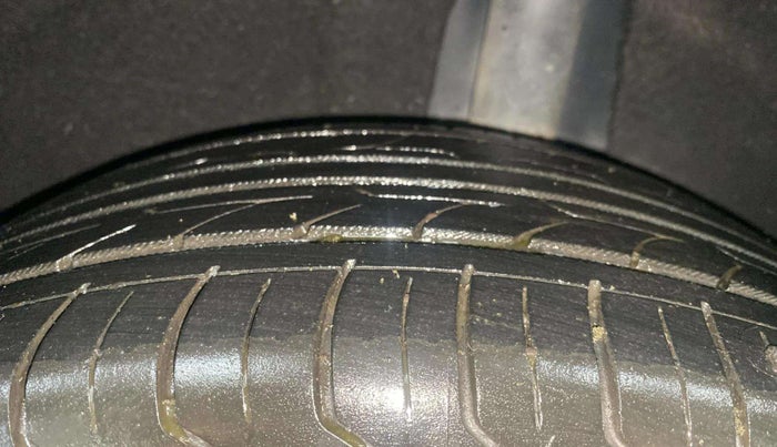 2017 Maruti Baleno DELTA PETROL 1.2, Petrol, Manual, 76,899 km, Left Rear Tyre Tread