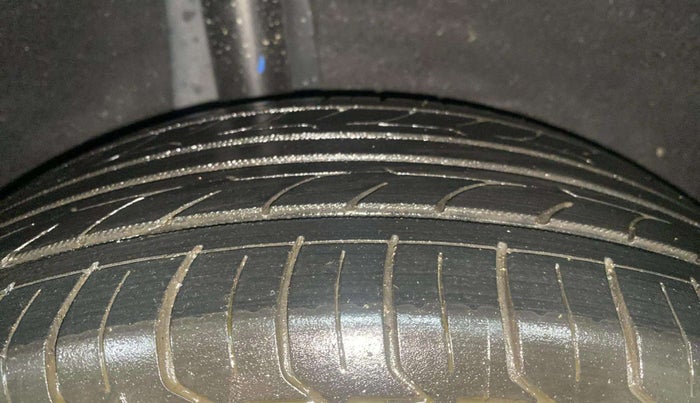 2017 Maruti Baleno DELTA PETROL 1.2, Petrol, Manual, 76,899 km, Right Rear Tyre Tread