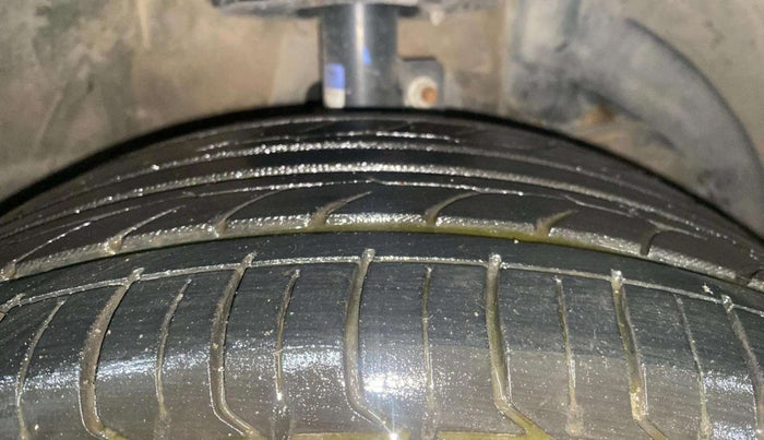 2017 Maruti Baleno DELTA PETROL 1.2, Petrol, Manual, 76,899 km, Right Front Tyre Tread