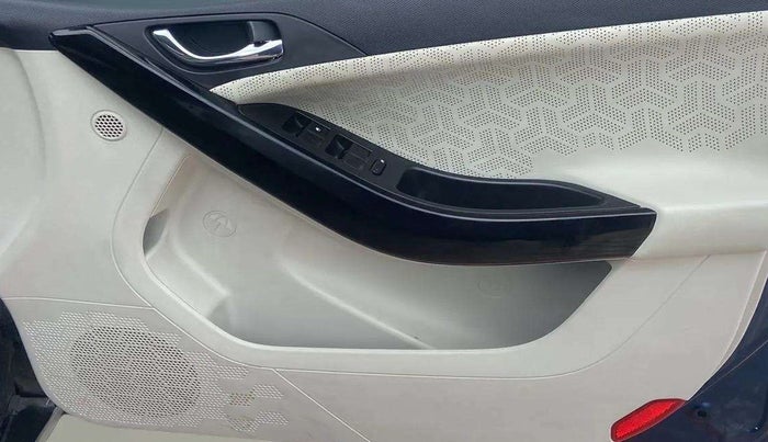 2022 Tata NEXON XZA PLUS (PREMIUM) PETROL, Petrol, Automatic, 18,099 km, Driver Side Door Panels Control