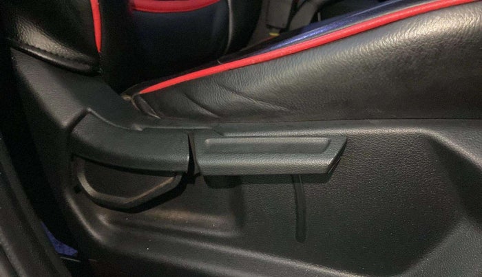 2021 Hyundai VENUE S+ 1.2, Petrol, Manual, 43,270 km, Driver Side Adjustment Panel