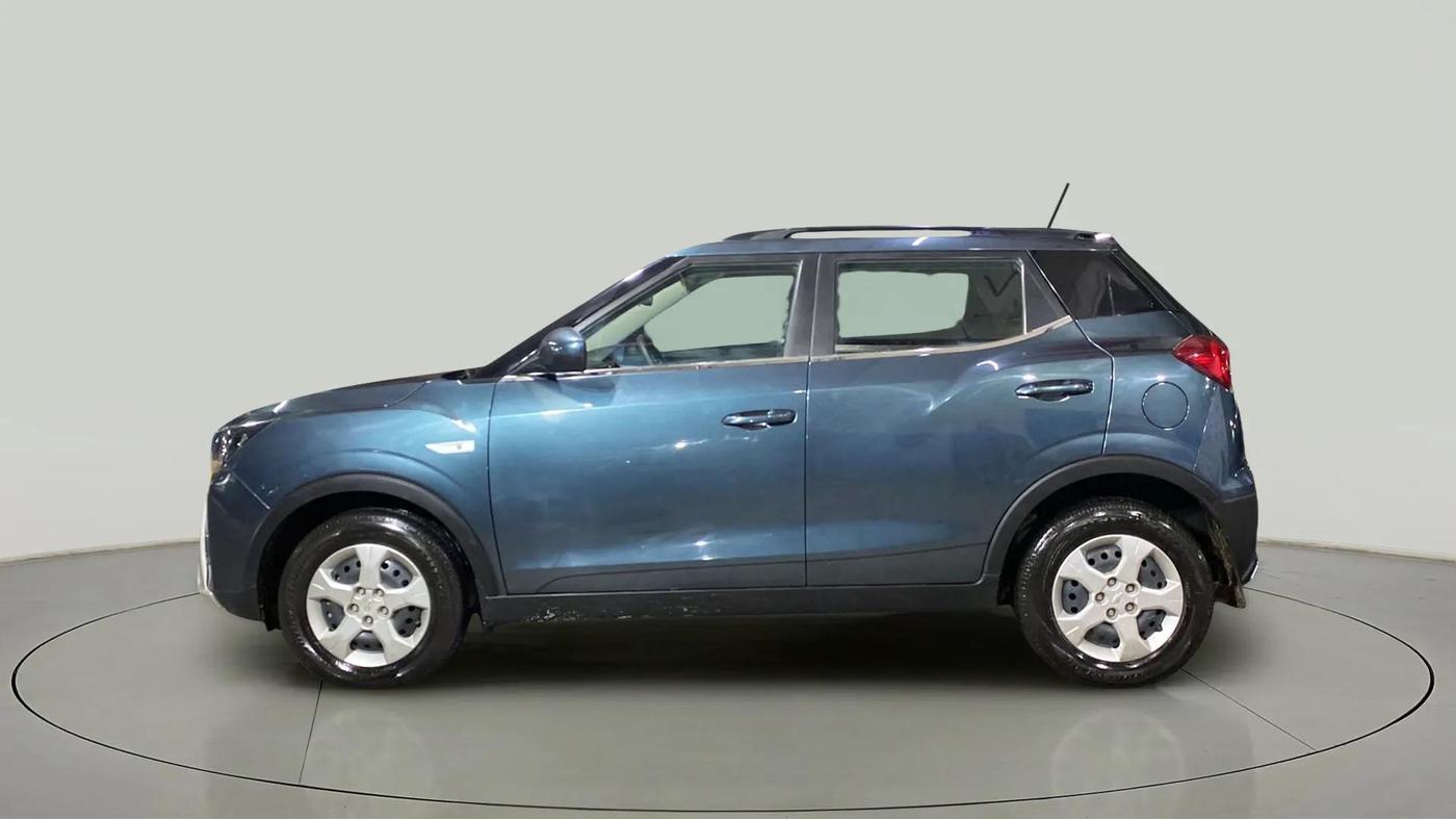 2022 Mahindra XUV300 W6 1.5 Sunroof Diesel, Diesel, Manual, 6,283 km, Left Side