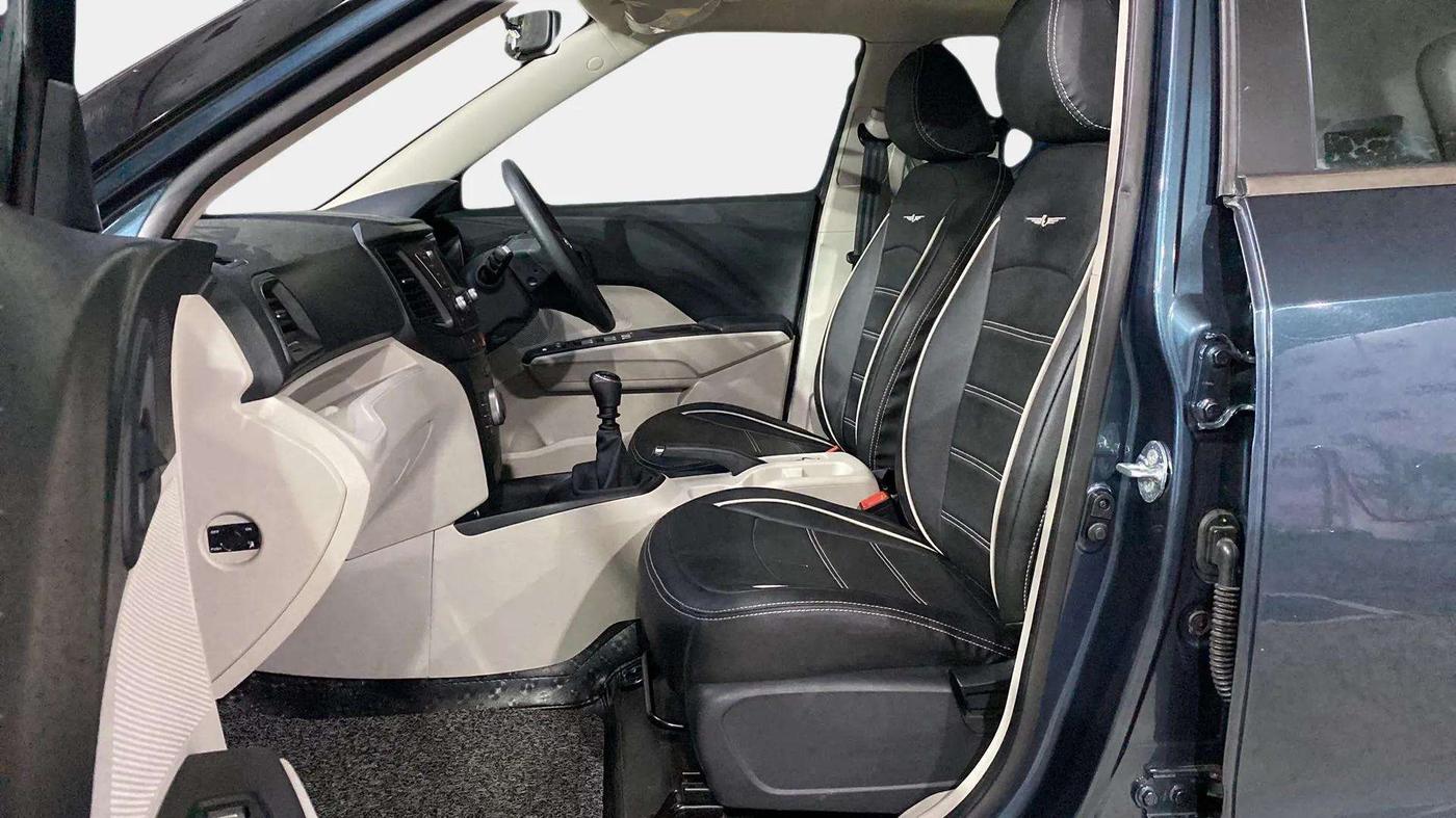 2022 Mahindra XUV300 W6 1.5 Sunroof Diesel, Diesel, Manual, 6,283 km, Right Side Front Door Cabin