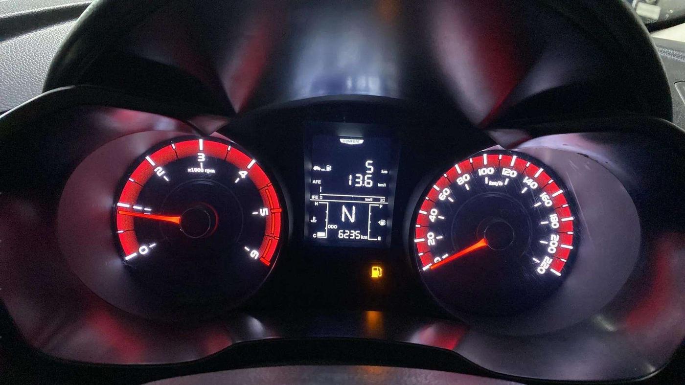 2022 Mahindra XUV300 W6 1.5 Sunroof Diesel, Diesel, Manual, 6,283 km, Odometer Image