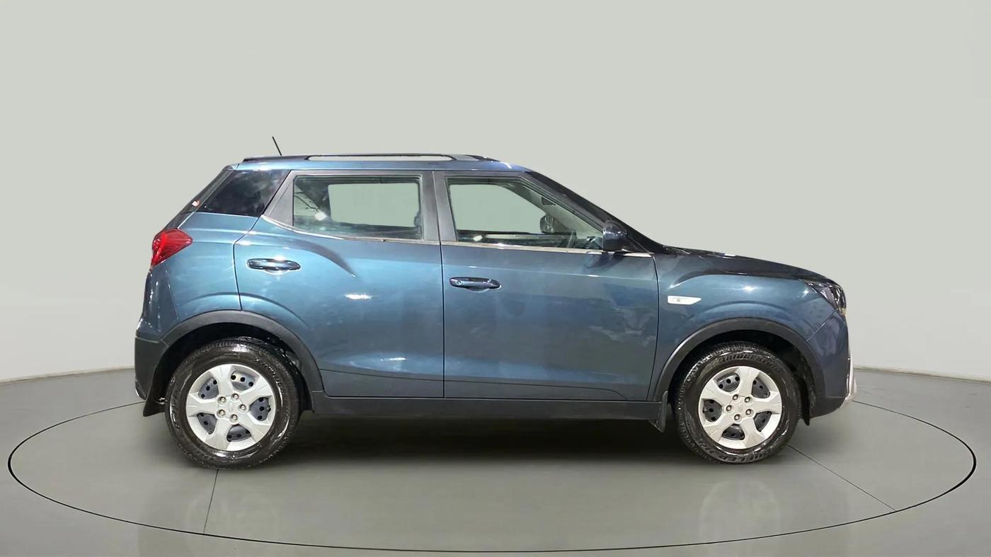 2022 Mahindra XUV300 W6 1.5 Sunroof Diesel, Diesel, Manual, 6,283 km, Right Side View