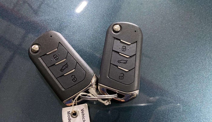 2022 Mahindra XUV300 W6 1.5 Sunroof Diesel, Diesel, Manual, 6,216 km, Key Close Up