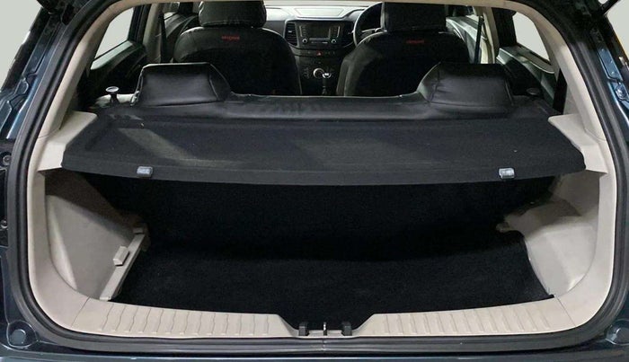 2022 Mahindra XUV300 W6 1.5 Sunroof Diesel, Diesel, Manual, 6,216 km, Boot Inside
