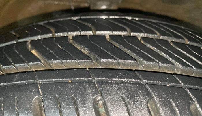 2015 Maruti Wagon R 1.0 VXI, Petrol, Manual, 37,251 km, Right Front Tyre Tread