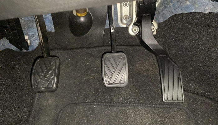 2015 Maruti Swift VXI, Petrol, Manual, 45,110 km, Pedals