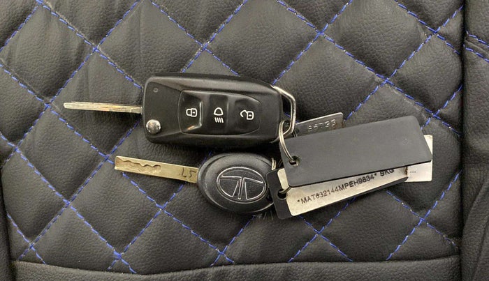 2021 Tata ALTROZ XM PLUS PETROL, Petrol, Manual, 62,194 km, Key Close Up