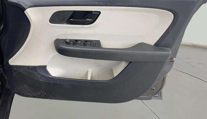 2021 Tata ALTROZ XM PLUS PETROL, Petrol, Manual, 62,194 km, Driver Side Door Panels Control
