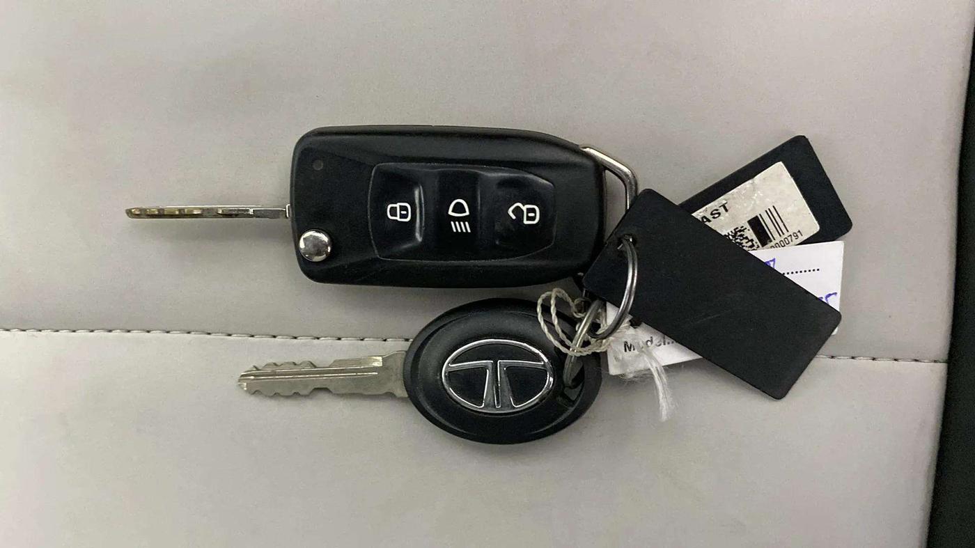 2019 Tata TIGOR XZ PLUS PETROL, Petrol, Manual, 19,317 km, Key Close Up