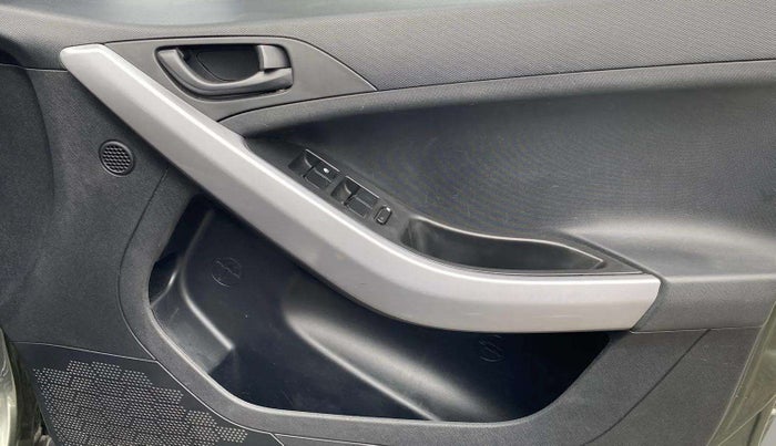 2022 Tata NEXON XM PETROL, Petrol, Manual, 38,706 km, Driver Side Door Panels Control