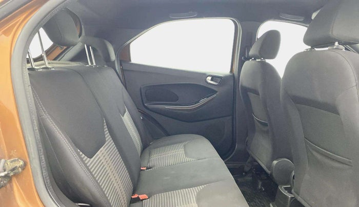 2018 Ford FREESTYLE TITANIUM 1.5 DIESEL, Diesel, Manual, 76,226 km, Right Side Rear Door Cabin
