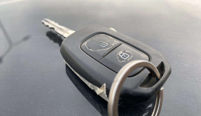 2024 Nissan MAGNITE XL, Petrol, Manual, 13,705 km, Key Close Up