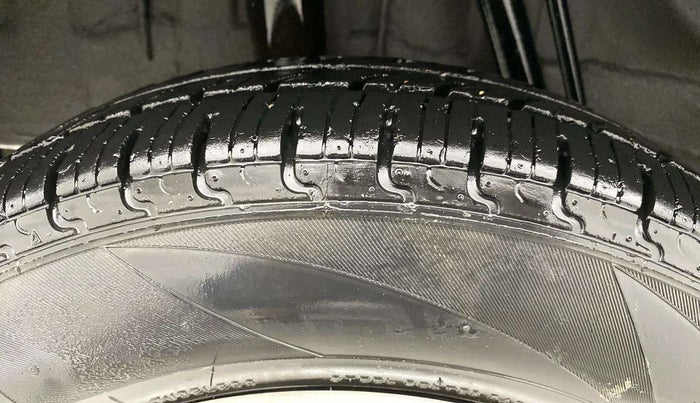 2019 Renault Kwid RXL, Petrol, Manual, 3,635 km, Right Rear Tyre Tread