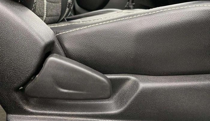 2019 Renault Kwid RXL, Petrol, Manual, 3,635 km, Driver Side Adjustment Panel