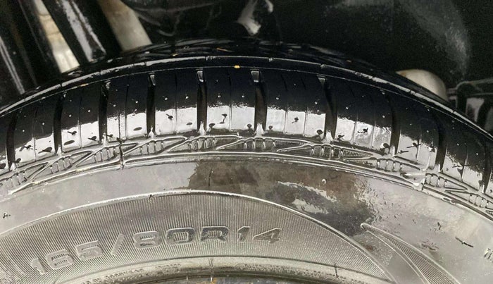 2020 Maruti Swift VXI, Petrol, Manual, 95,208 km, Right Rear Tyre Tread