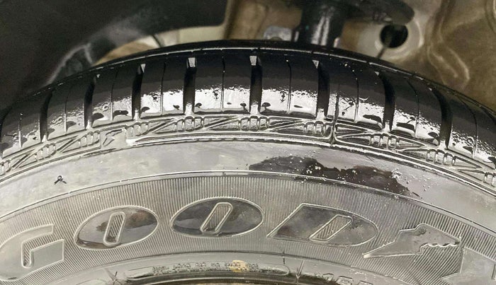 2020 Maruti Swift VXI, Petrol, Manual, 95,208 km, Left Front Tyre Tread