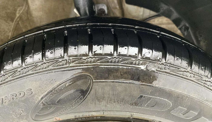 2020 Maruti Swift VXI, Petrol, Manual, 95,208 km, Right Front Tyre Tread