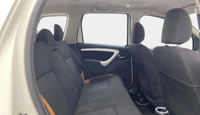 2015 Renault Duster 110 PS RXL DIESEL EXPLORE LE, Diesel, Manual, 79,546 km, Right Side Rear Door Cabin