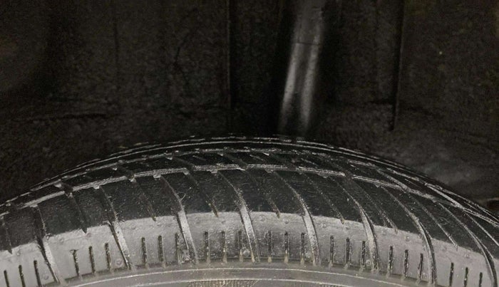 2015 Renault Kwid RXL, Petrol, Manual, 18,140 km, Left Rear Tyre Tread