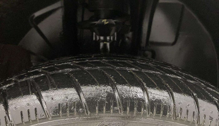 2015 Renault Kwid RXL, Petrol, Manual, 18,140 km, Right Front Tyre Tread