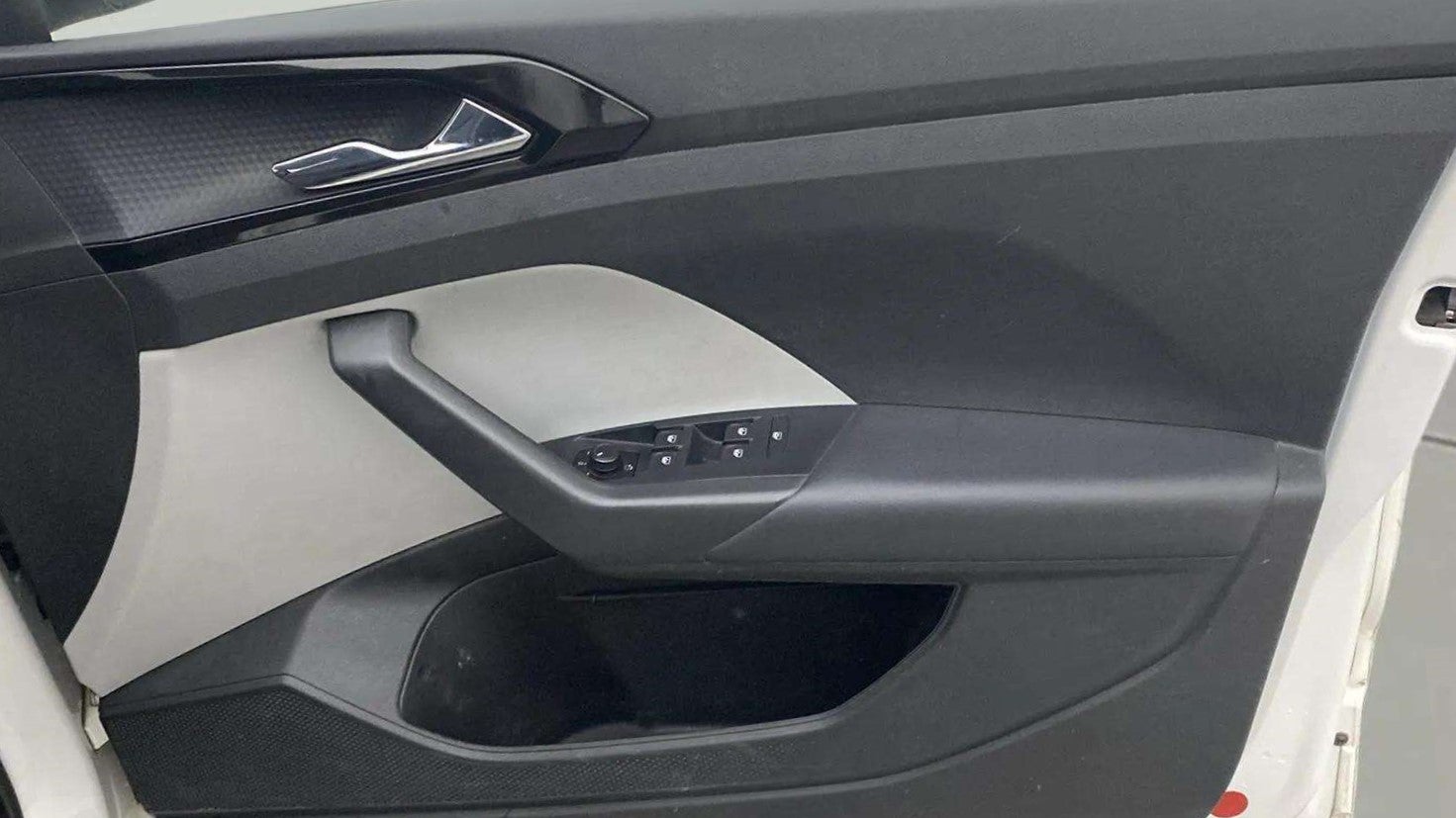 Driver-side-door-panel-control-39