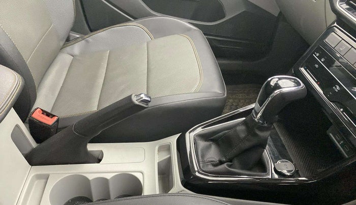 2021 Skoda KUSHAQ STYLE 1.0L TSI AT, Petrol, Automatic, 88,531 km, Gear Lever