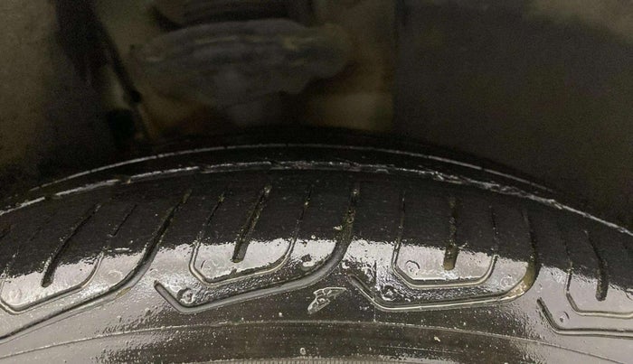 2021 Skoda KUSHAQ STYLE 1.0L TSI AT, Petrol, Automatic, 88,531 km, Right Front Tyre Tread