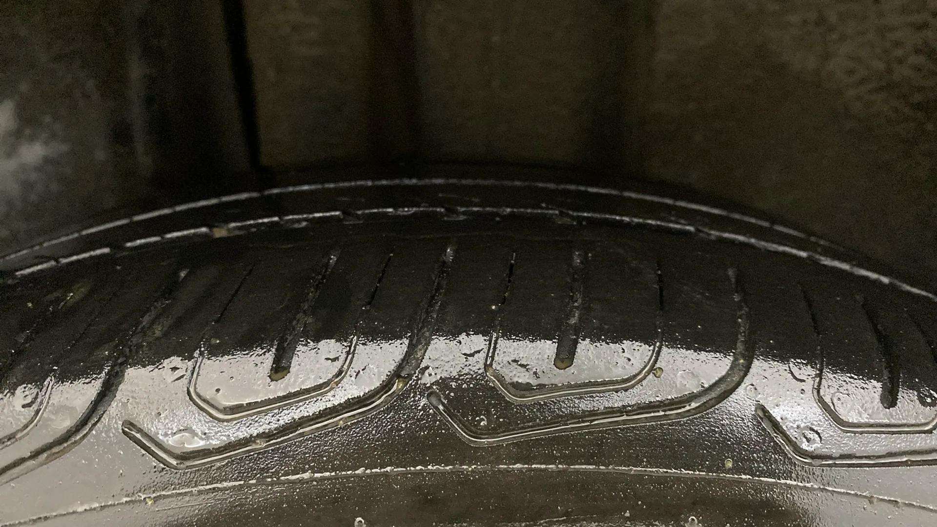 RHS-Rear-Tyre-Tread-19