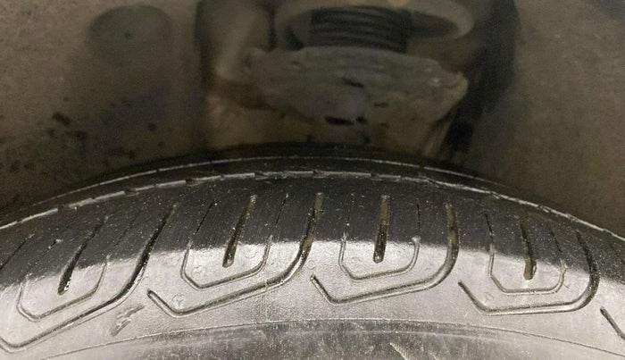 2021 Skoda KUSHAQ STYLE 1.0L TSI AT, Petrol, Automatic, 88,531 km, Left Front Tyre Tread