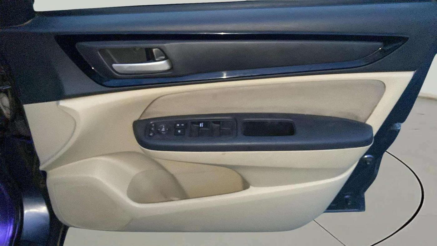 2020 Honda Amaze 1.2L I-VTEC S, Petrol, Manual, 75,691 km, Driver Side Door Panels Control