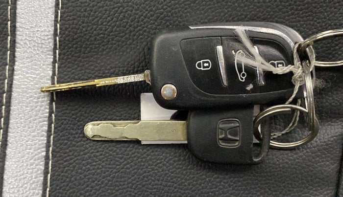 2016 Honda Amaze 1.2L I-VTEC S, Petrol, Manual, 95,026 km, Key Close Up