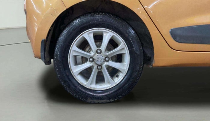 2015 Hyundai Grand i10 ASTA AT 1.2 KAPPA VTVT, CNG, Automatic, 59,041 km, Right Rear Wheel
