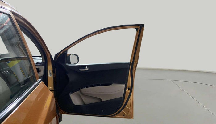 2015 Hyundai Grand i10 ASTA AT 1.2 KAPPA VTVT, CNG, Automatic, 59,041 km, RHS Front Door