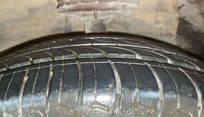 2015 Hyundai Grand i10 ASTA AT 1.2 KAPPA VTVT, CNG, Automatic, 59,041 km, Right Front Tyre Tread